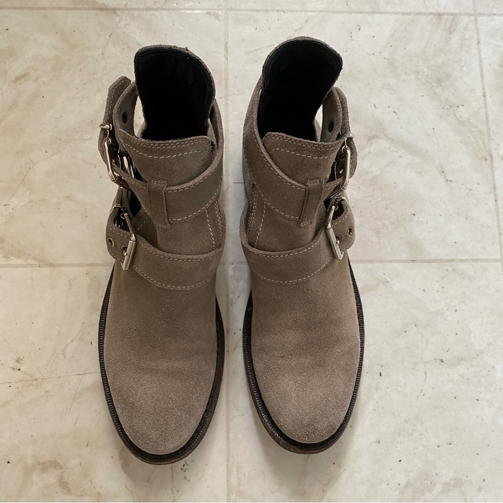 $895 Burberry Made in Italy Grey Suede Cut Out Buckle Moto Ankle Boots Size 6.5 - Picture 5 of 16